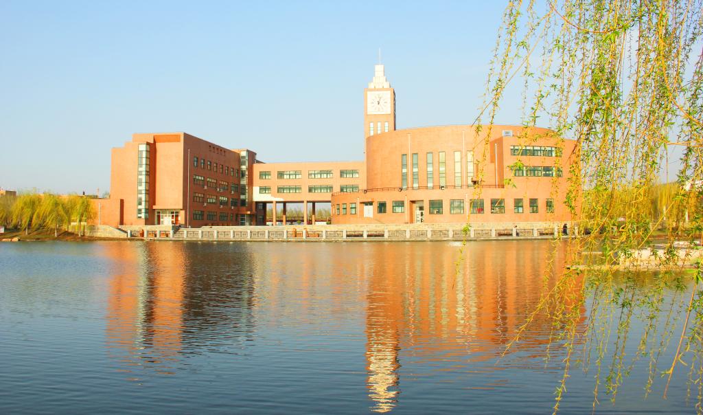 大學生活動中心全景